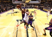 ror体育娱乐平台-巴黎击败老对手湖人，晋级之路一路高歌！