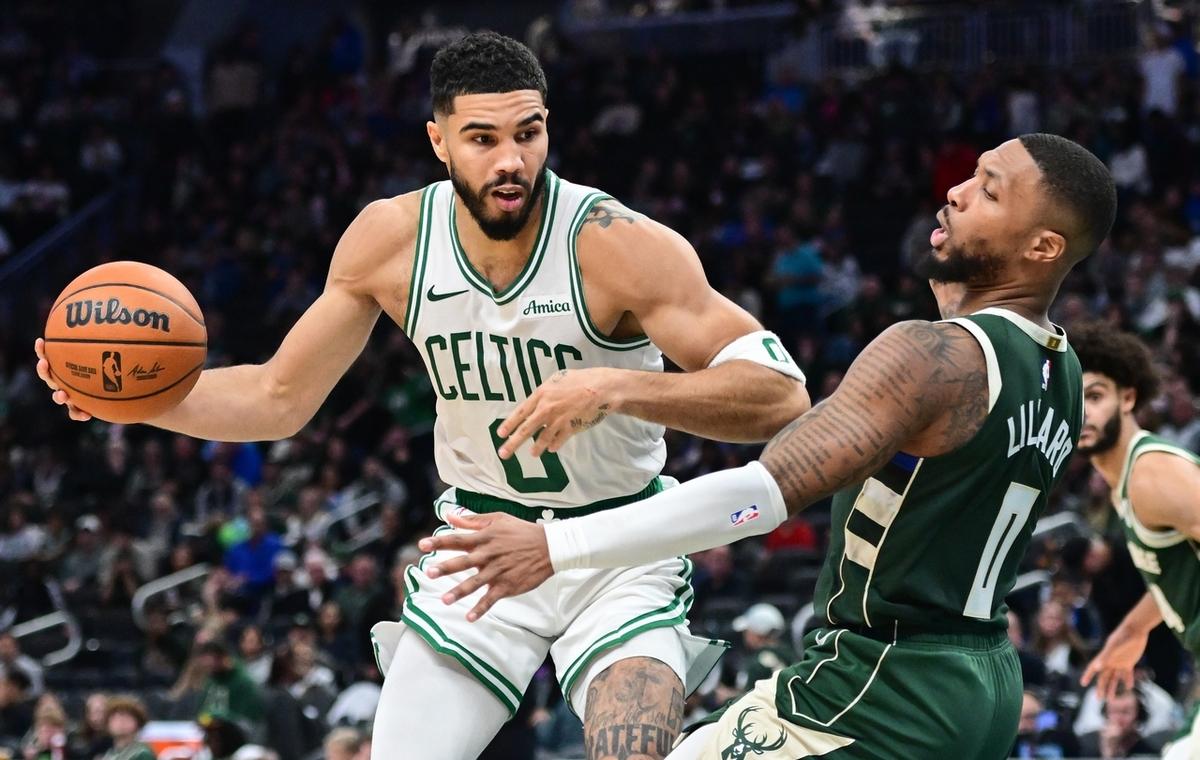 曼联强势横扫塔图姆晋级半决赛，状态火热！